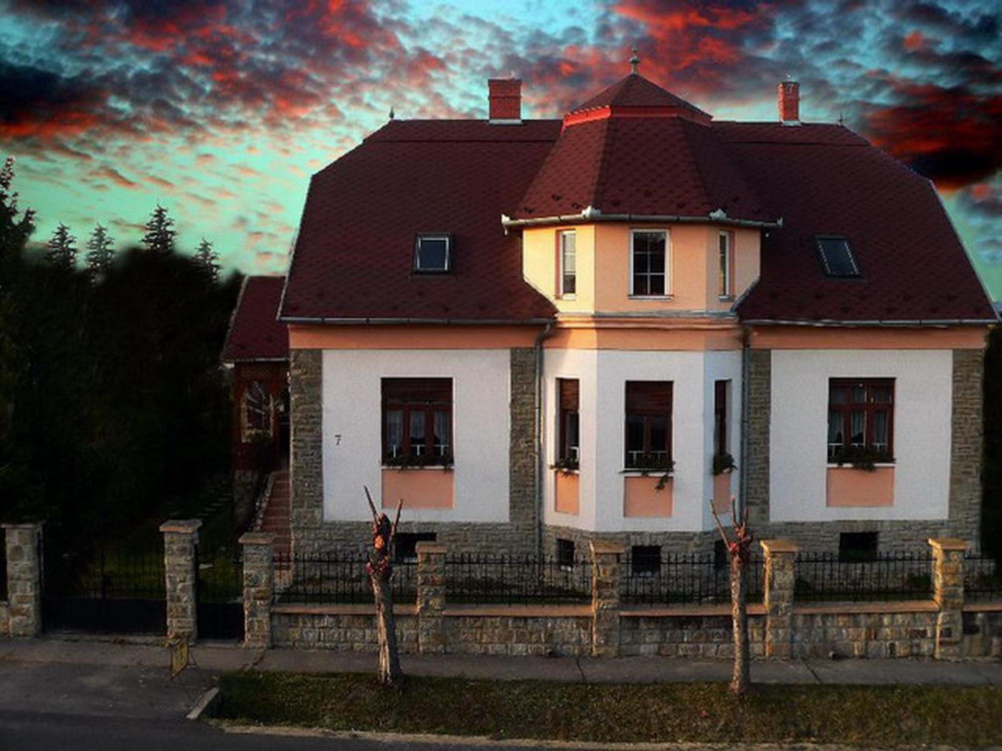 Отель Illes Vendeghaz Кестхей Экстерьер фото